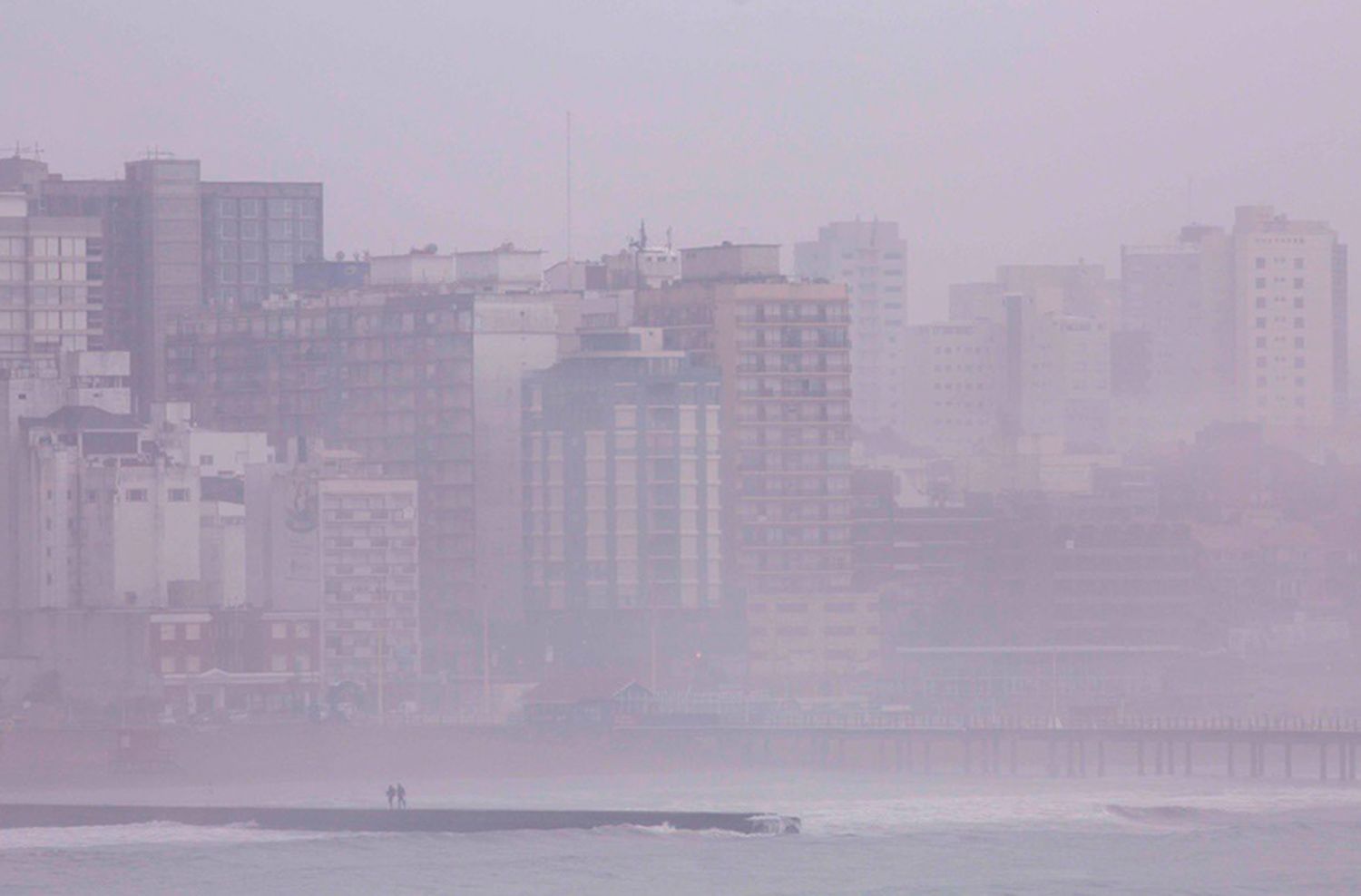 Rige alerta naranja por tormentas en Mar del Plata