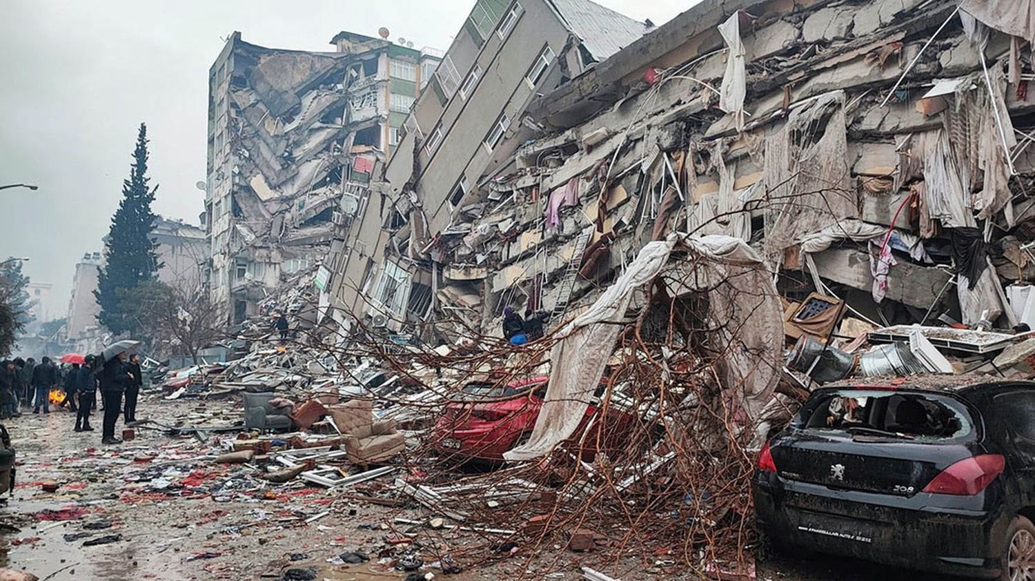 Terremoto devastador con 3.613 muertos