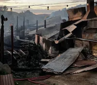 Un voraz incendio consumió toda la estructura del bar El Refugio en el Valle del Picapedrero
