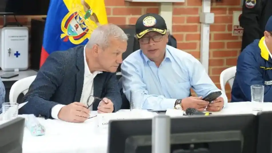 Gustavo Petro y Carlos Ramón González.