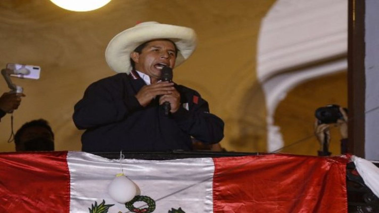 El izquierdista Pedro Castillo a UN PASO de la presidencia del Perú