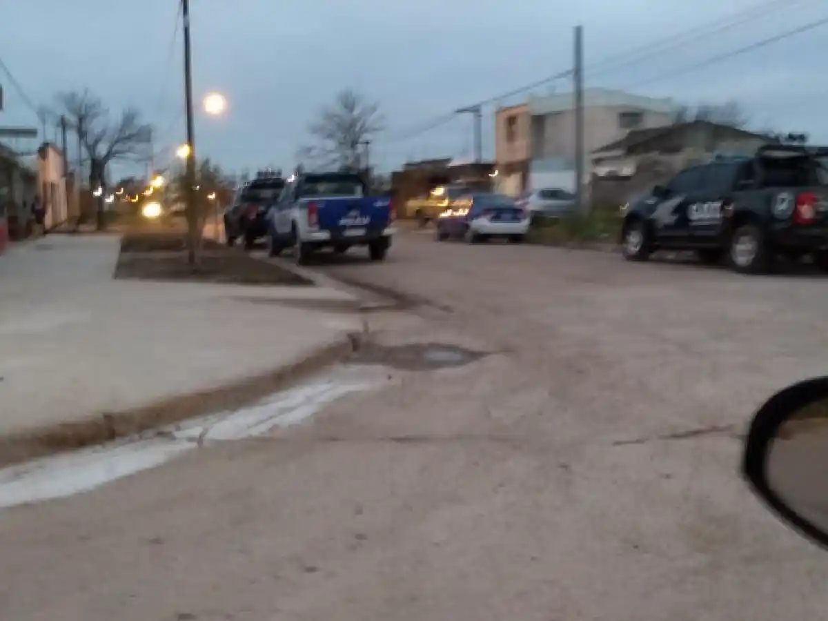 Detienen a dos hombres en allanamientos en Frontera