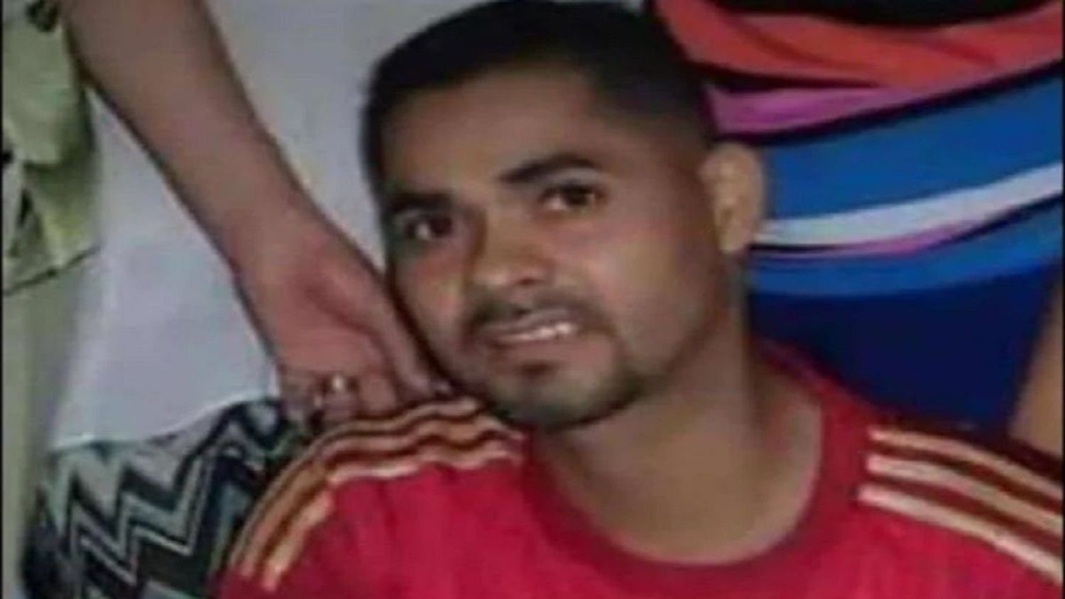 ¡Conductor en Caracas casi arrolla a su amigo! MUERE OBRERO tras ser atacado a golpes por la espalda