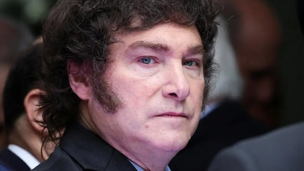 "Es momento de que los legisladores entiendan que ya no pueden hacer populismo demagógico con los recursos de quienes pagan los impuestos", comunicó la Oficina del Presidente.
