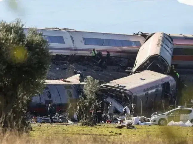 Un choque de trenes dejó más de 40 muertos en Toledo,España.