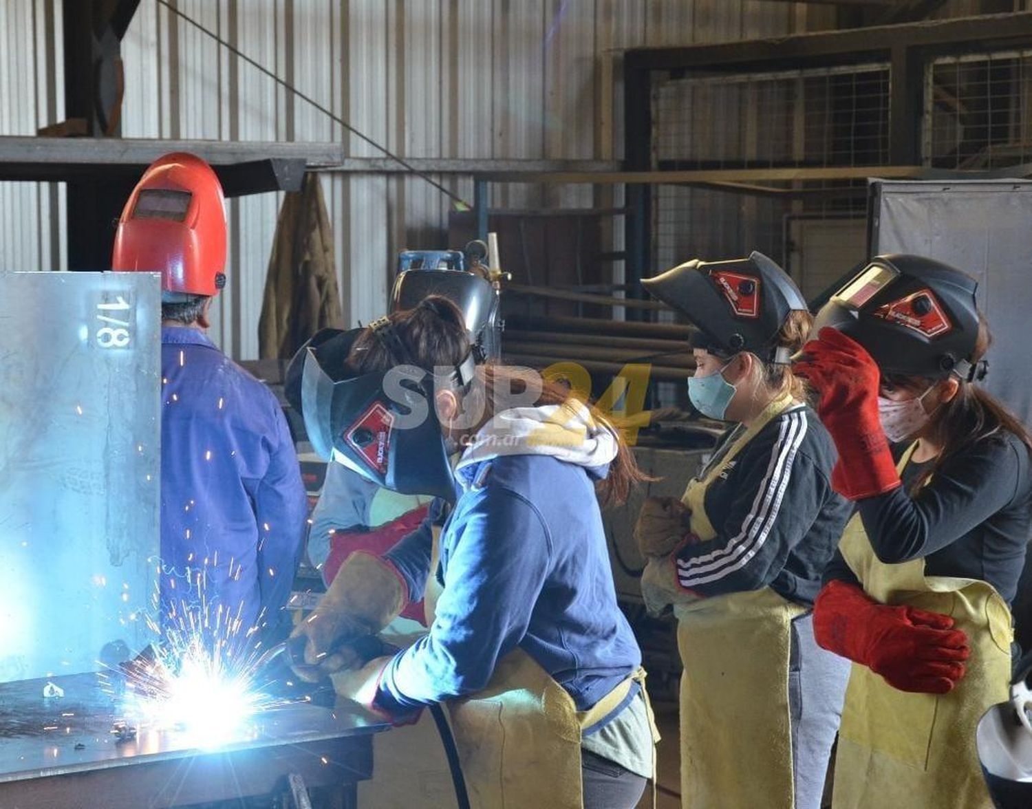 Lanzan la segunda edición del curso de soldadura eléctrica para mujeres 