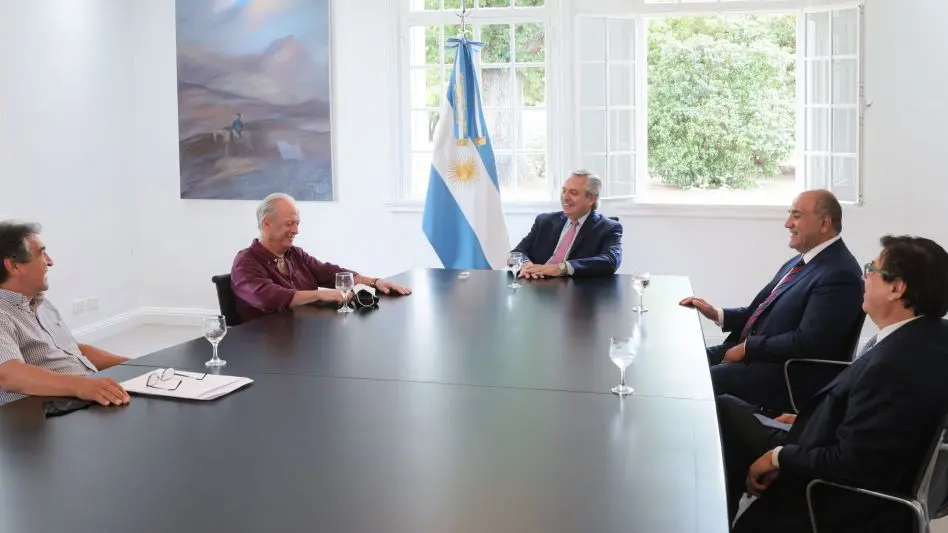 Trabajadores estatales recibirán un bono de 20 mil pesos