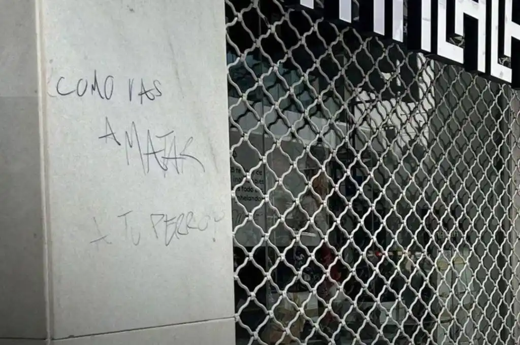 El local comercial de la dueña del animal ha sido blanco de un ataque vandálico.