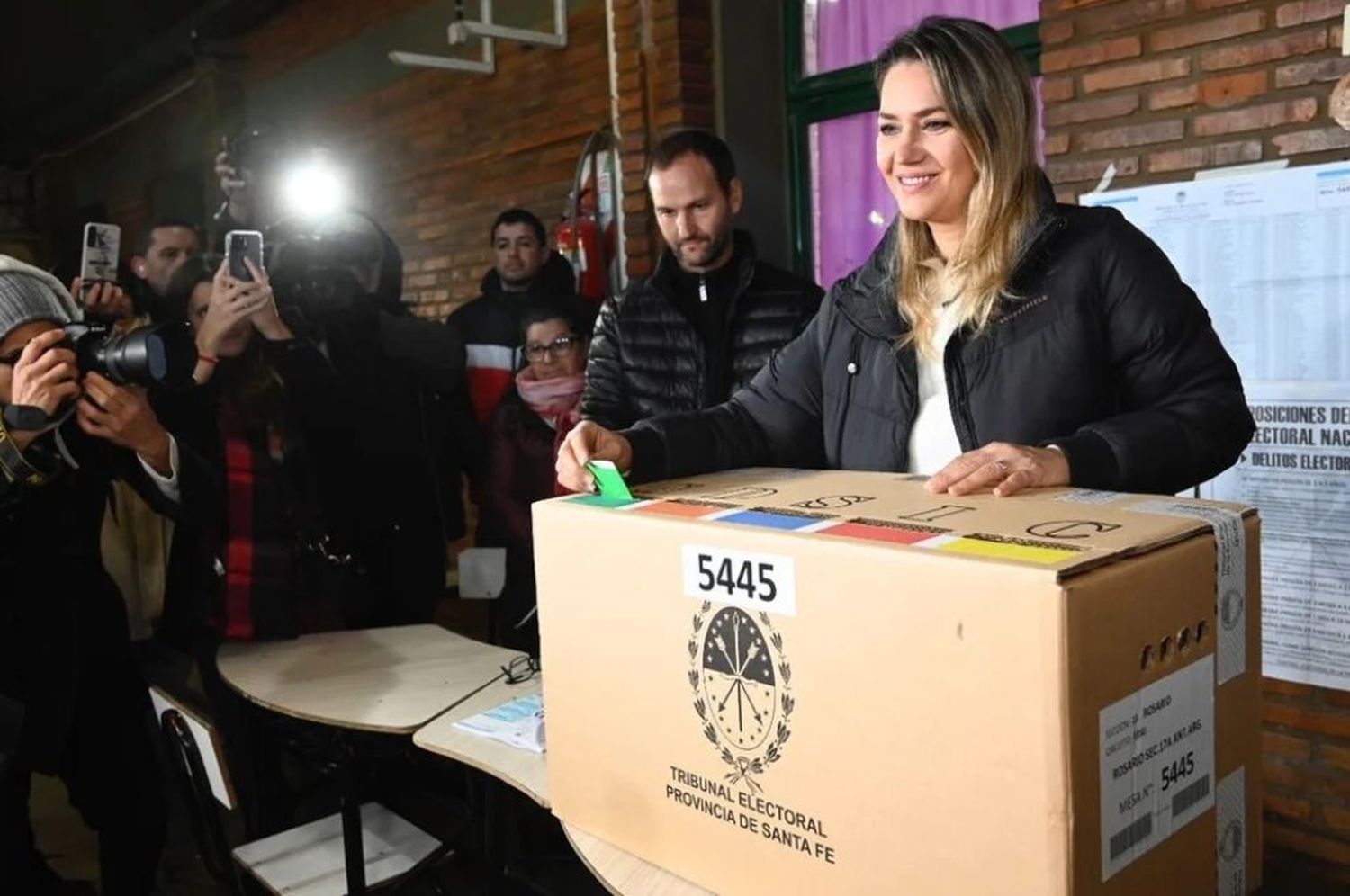 Carolina Losada en Rosario: "El mayor acto de rebeldía es ir a votar a los buenos”