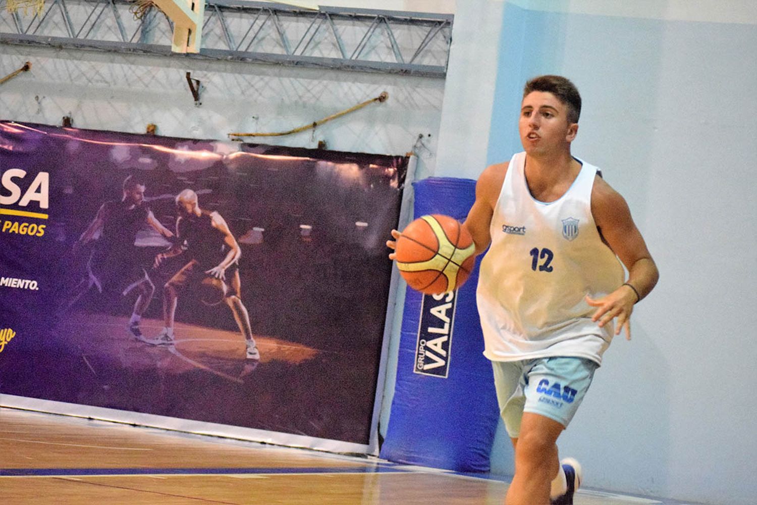 Unión comienza su última gira del Federal de Básquet