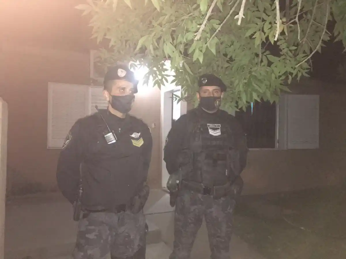Dos hermanos policías le salvaron la vida a una beba de 11 meses