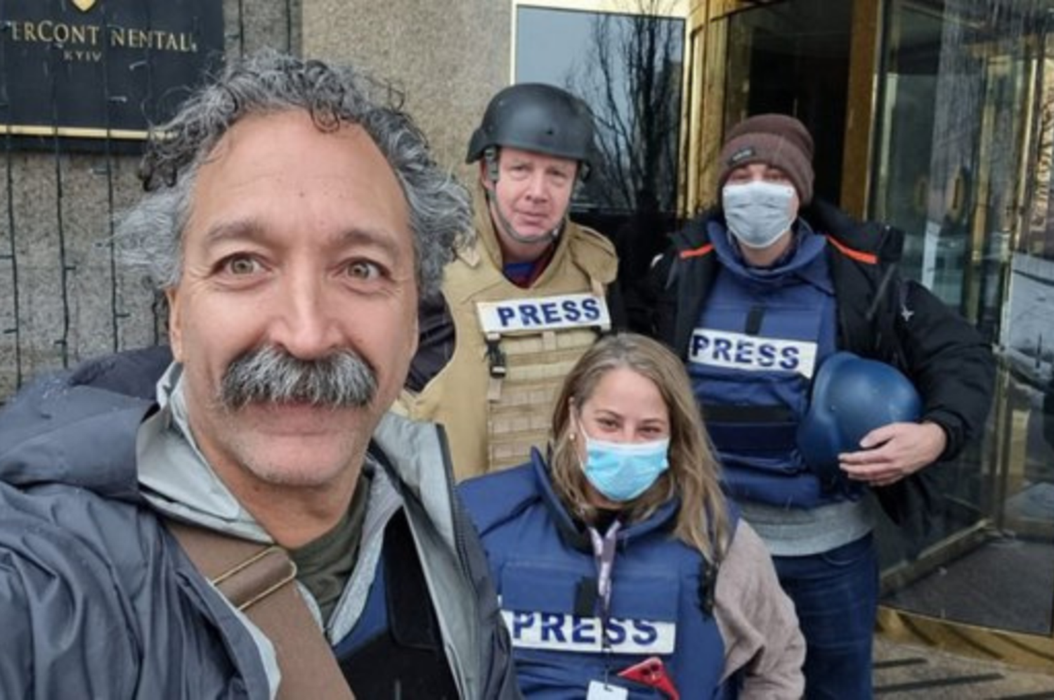 Un camarógrafo y una productora de Fox News fueron asesinados en las afueras de Kiev