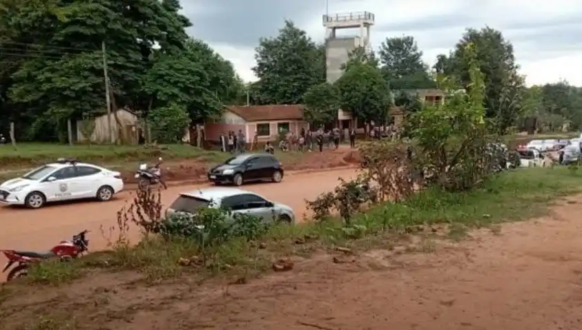 Conmoción en Paraguay: un alumno mató a puñaladas a la directora de su colegio y huyó