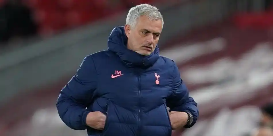 Tottenham Hotspur destituye a José Mourinho