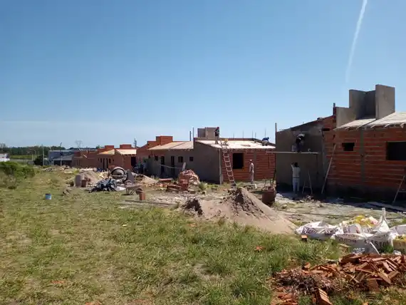 Expectativa por los avances de obra en las cincuenta casas del barrio de los Municipales
