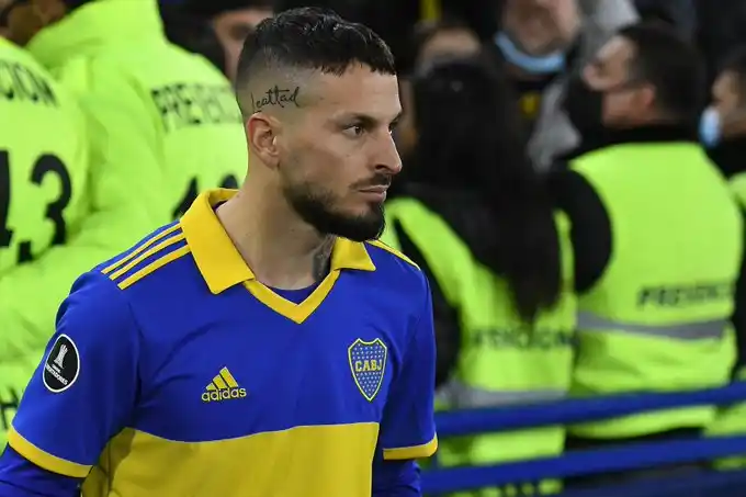 Boca recuperó a Benedetto, en un plantel con 10 bajas