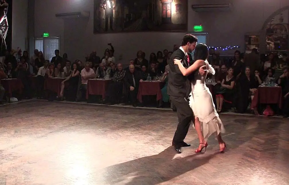 La bailarina Natacha Poberaj dicta un seminario de tango