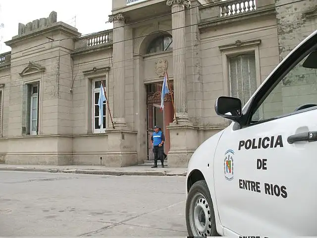 Difundieron las carreras de agentes y oficiales de policía
