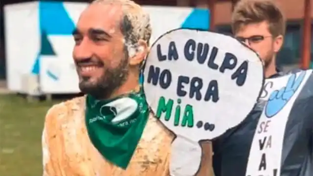 Festejó graduarse disfrazado de "víctima de femicidio" y le sacaron el título