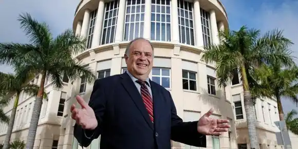 Alcalde de Doral le responde a Víctor Cámara: «Quiere convertirlo en una telenovela»