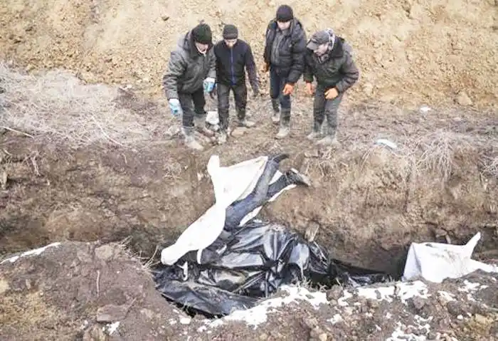 Horror y fosas comunes en Mariúpol