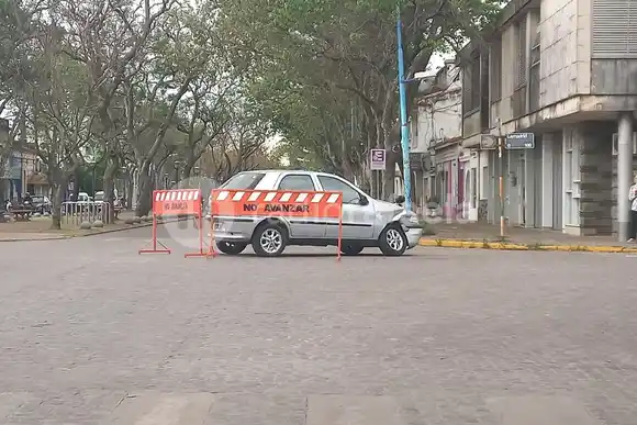 Fuerte impacto en Bv. Roca y Lamadrid con dos automovilistas involucradas