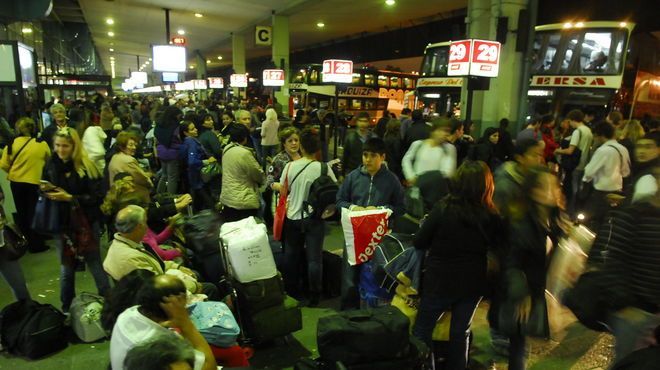 Tras conciliación obligatoria, se suspendió el paro de micros