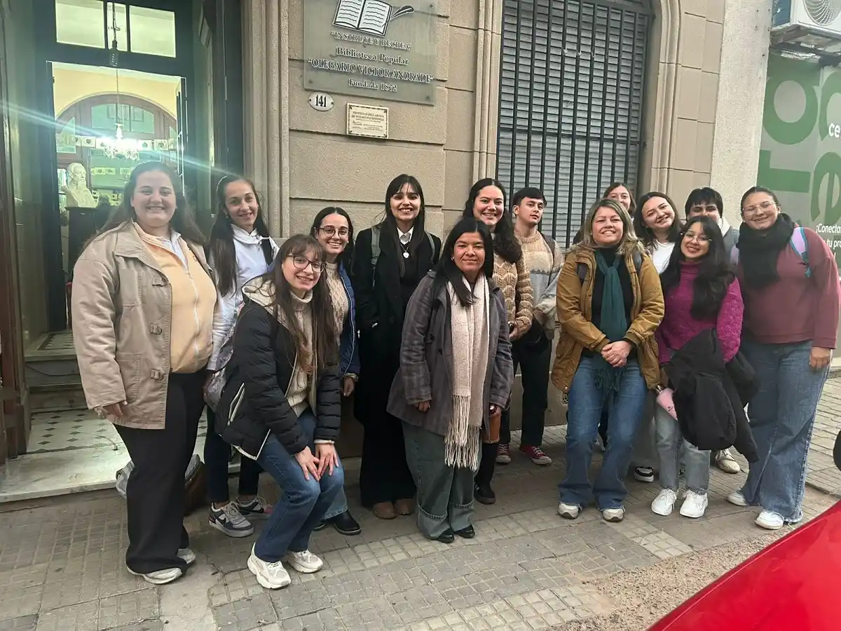 La Biblioteca Andrade recibió al Profesorado de Lengua y Literatura de la Escuela Normal