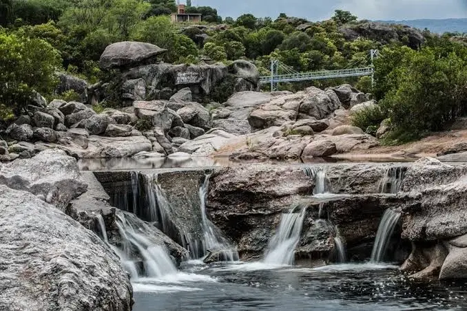 Cúal es el destino en Córdoba con cascada ideal para una escapada