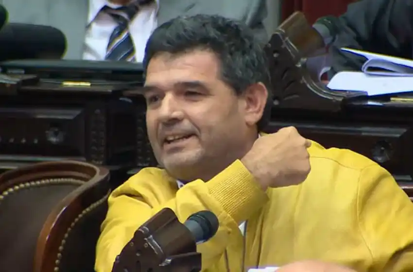 Diputados: Olmedo dijo que dará quórum pero "no esperará a los vagos"