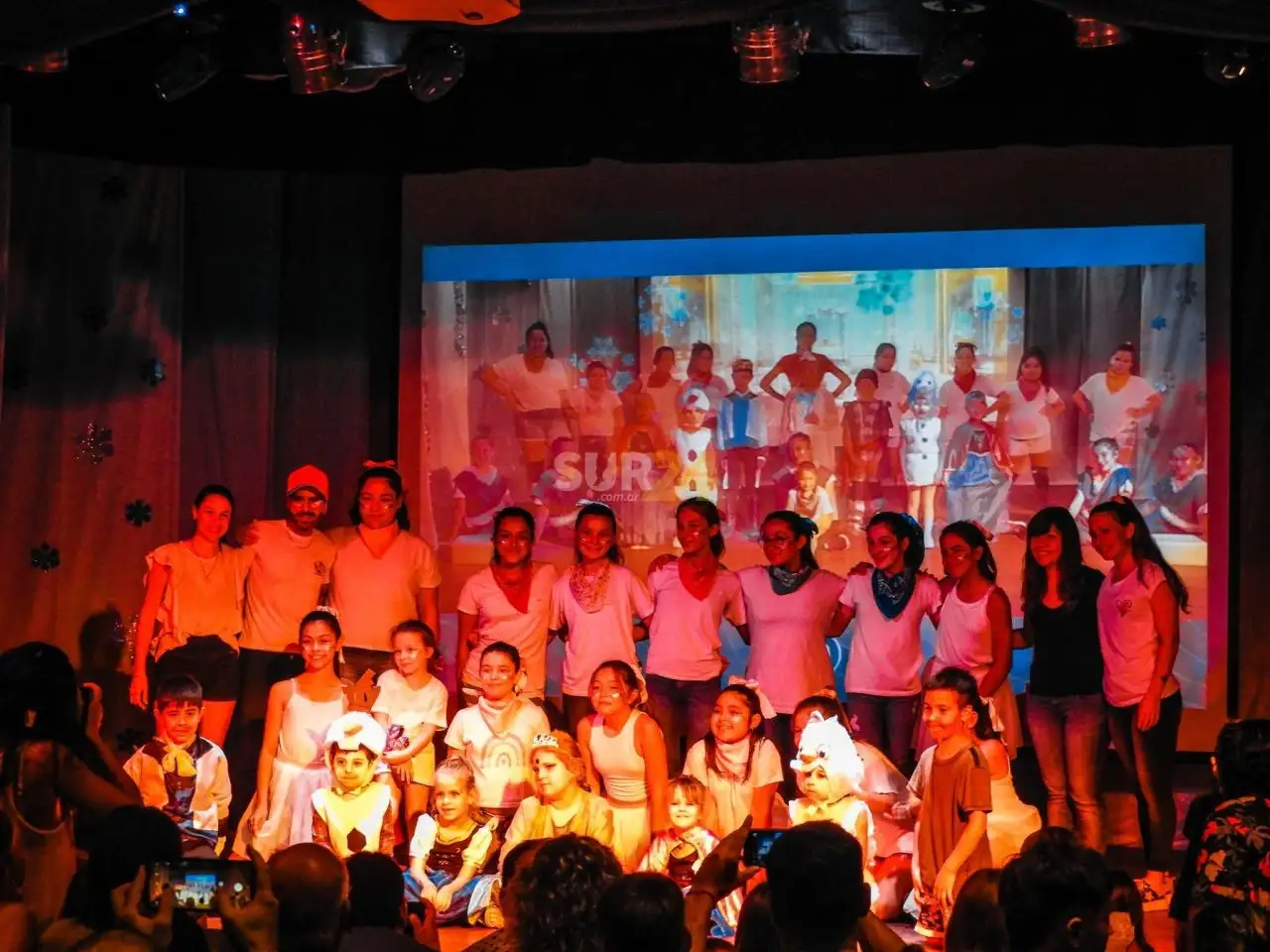 El grupo infantil estrenó Frozen, una aventura congelada en Teodelina