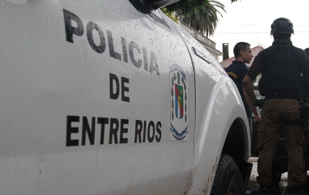 La policía descubrió un vehículo con pedido de secuestro por estar mal estacionado