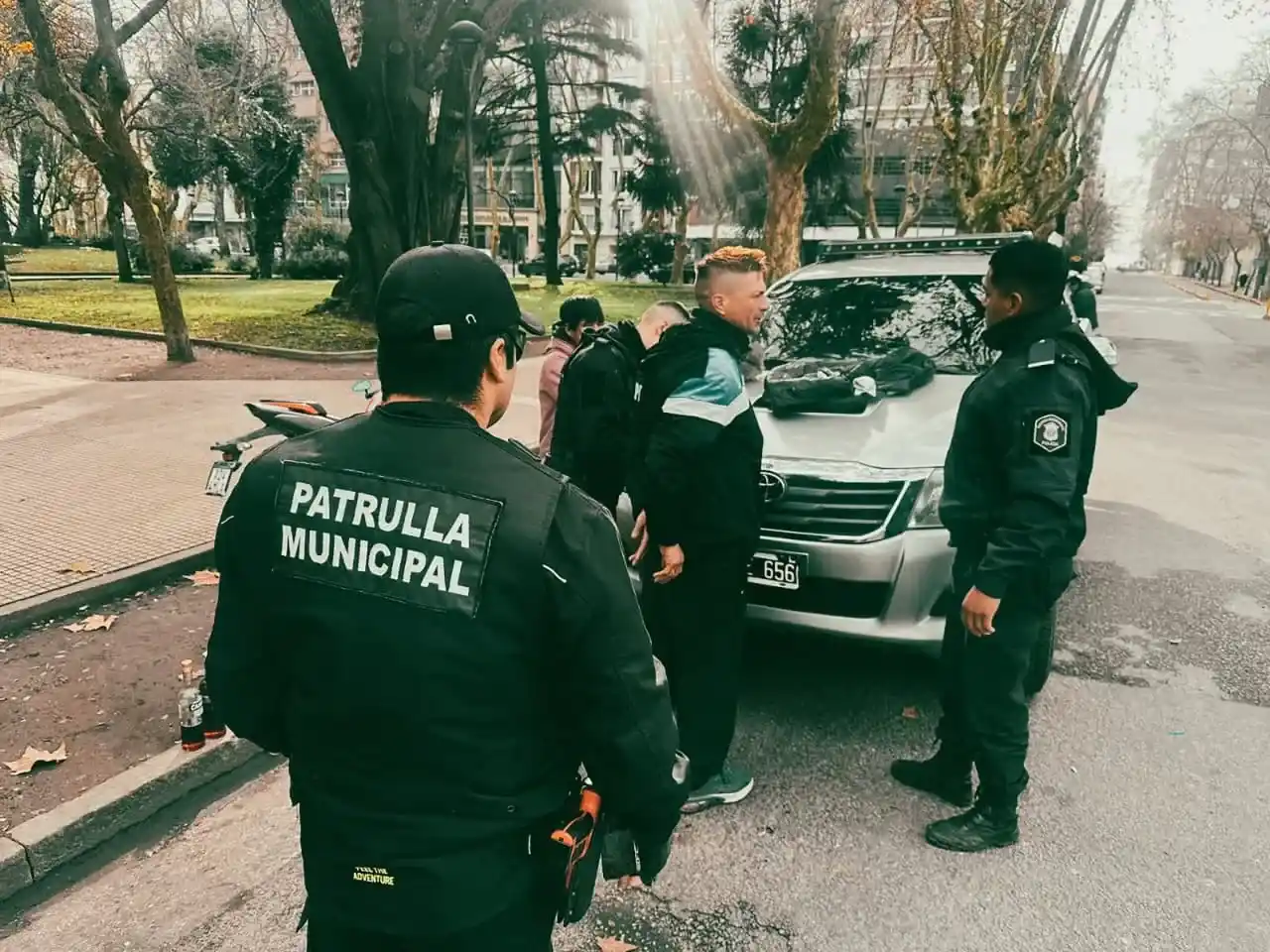 Detuvieron a un hombre por agredir a efectivos durante un operativo en Plaza San Martín