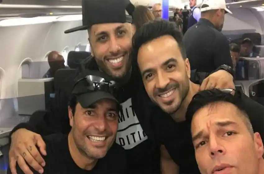 Luis Fonzi, Ricky Martin, Chayanne y Nicky Jam juntos en un avión