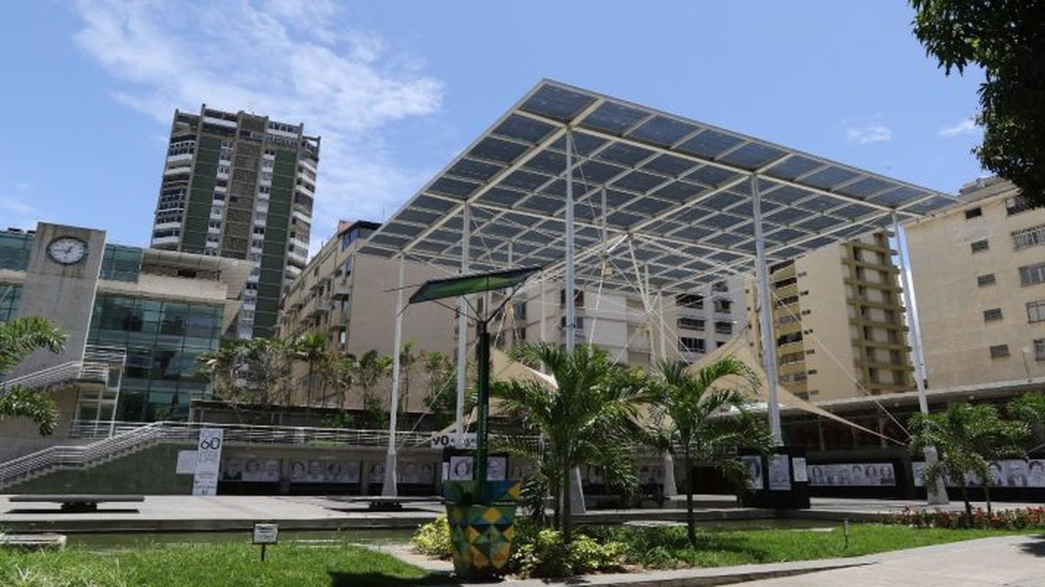 AMORDAZADO Y AMARRADO hallan el cadáver de un joven dentro de su apartamento en Los Palos Grandes