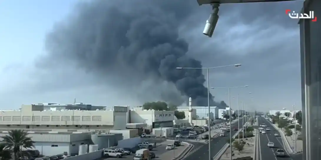 Una densa columna de humo se alzó sobre Doha tras un nuevo bombardeo de Irán contra Qatar.