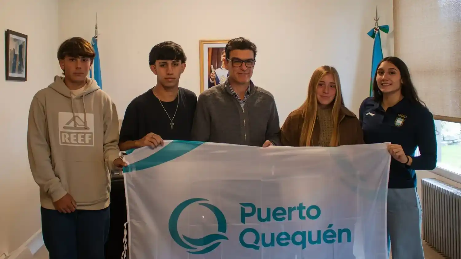 Carrillo, junto a los deportistas