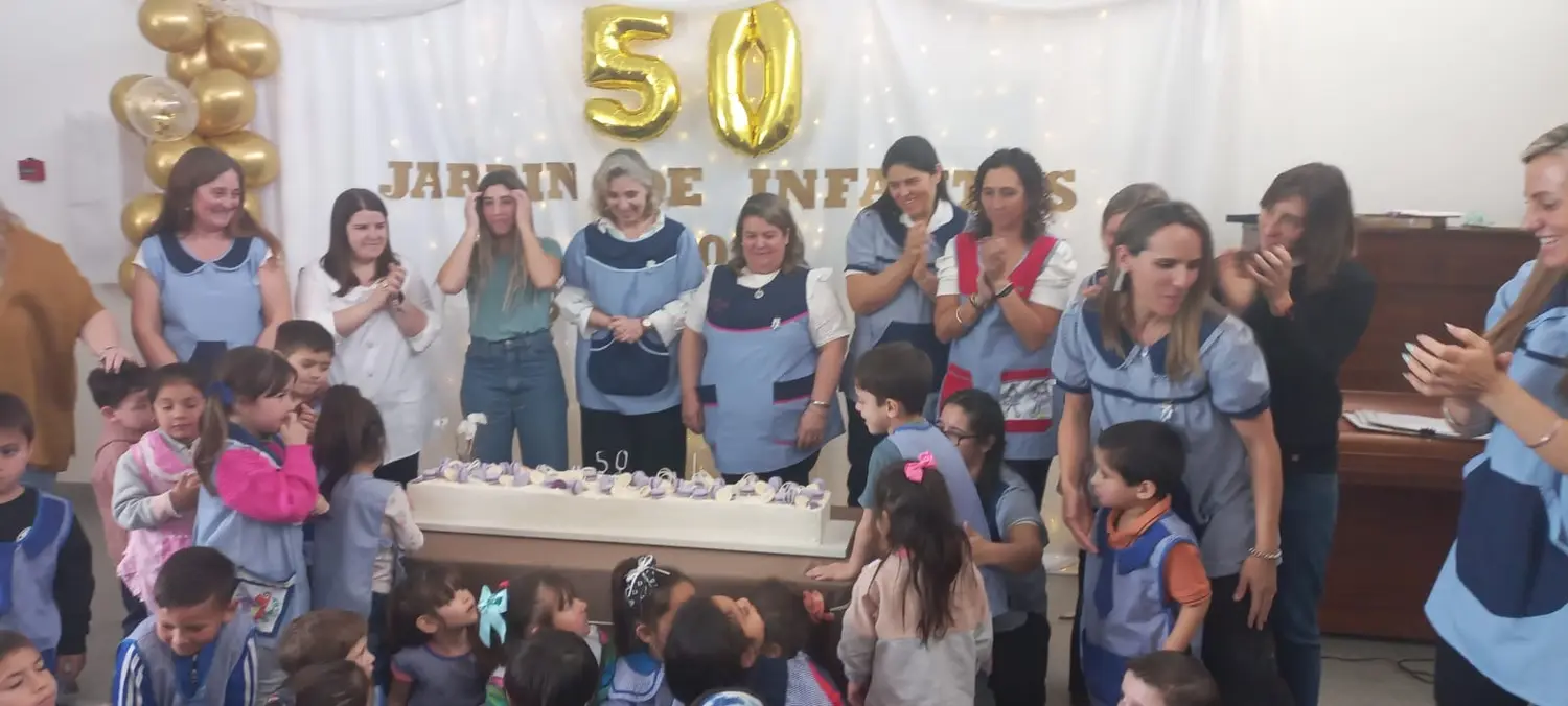 El Jardín Nº 908 cumplió 50 años y lo celebró con un colorido acto