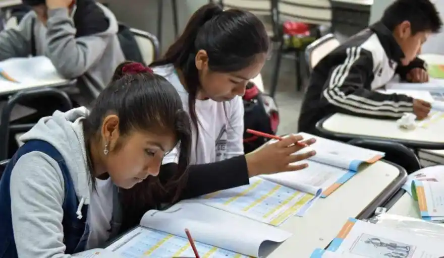 “Adiós a la escuela del siglo pasado”: la Ciudad de Buenos Aires  presentó un nuevo sistema de aprendizaje para las secundarias