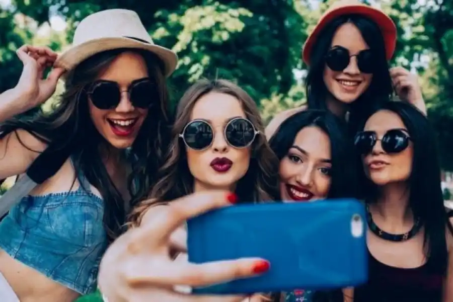 Promulgaron la  ley que regula la actividad de los "influencers"