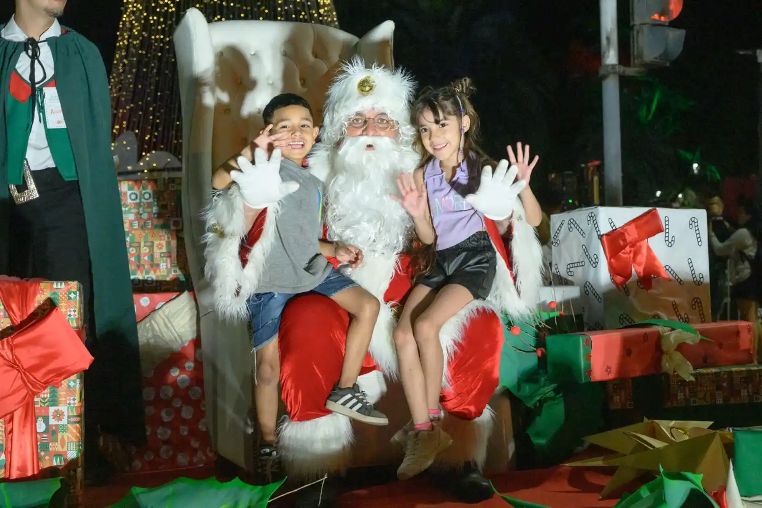 El emblemático Papá Noel despertó la sonrisa de los niños. Foto MVT