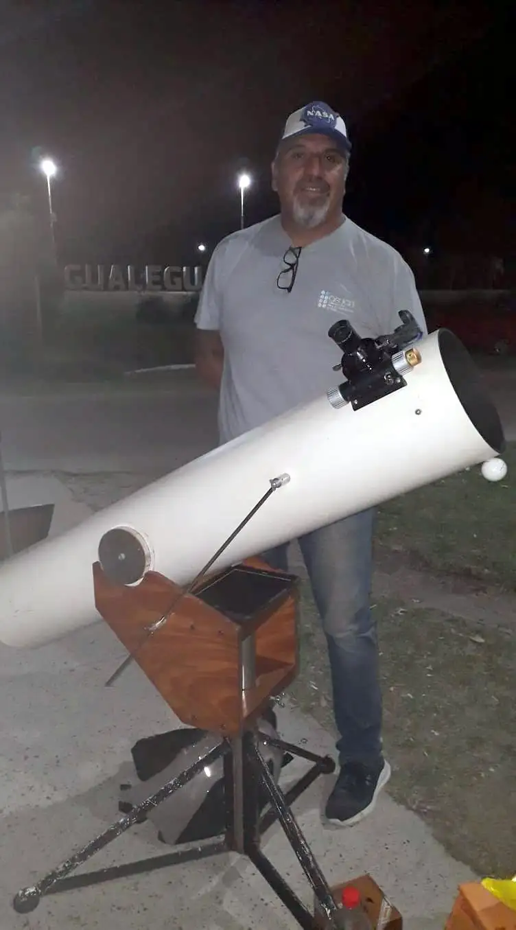 “Mi intención es que todos vean la Luna y los astros, que se concienticen de que es algo maravilloso el cosmos”