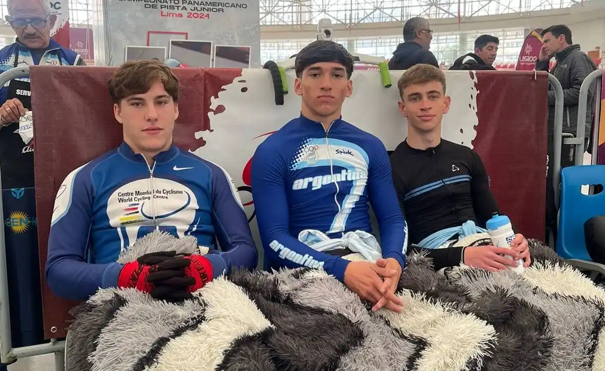 Iñaki Serrano junto a sus compañeros velocistas