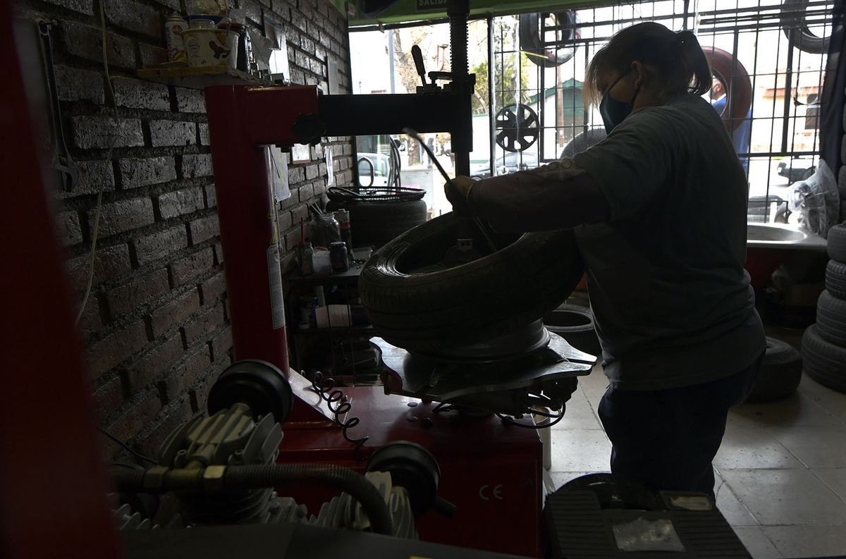 En Córdoba alquilan neumáticos para que usuarios pasen la verificación técnica