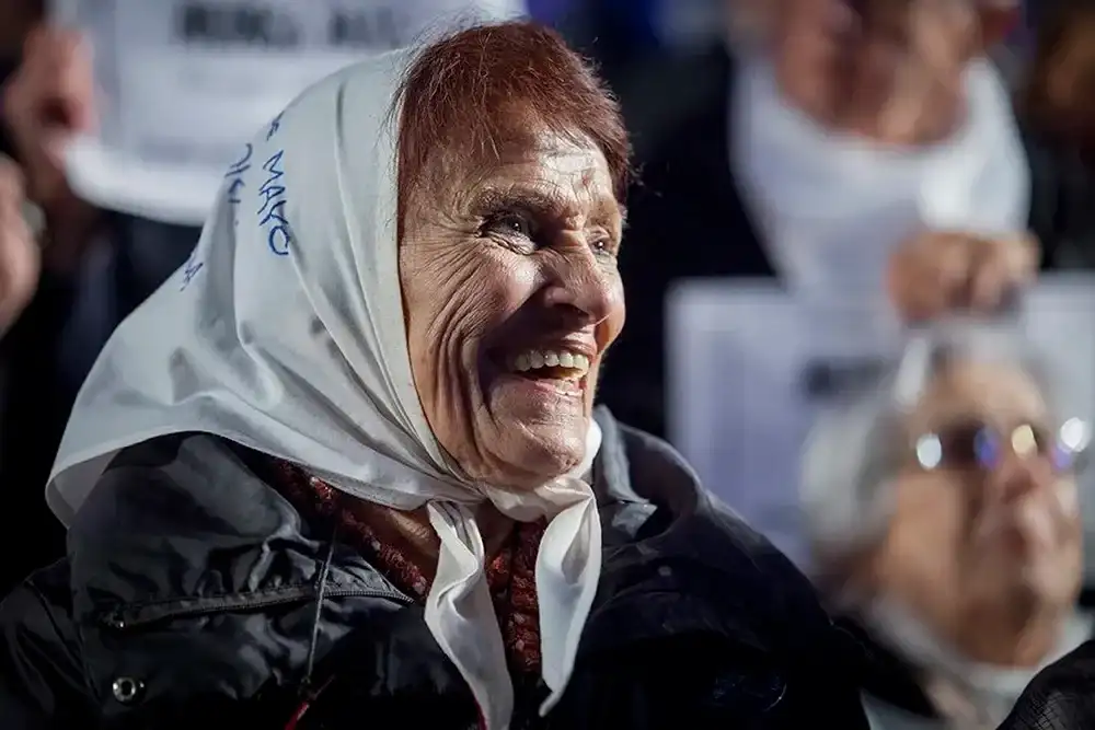 A los 95 años murió Taty Almeida, una referente de Madres de Plaza de Mayo.