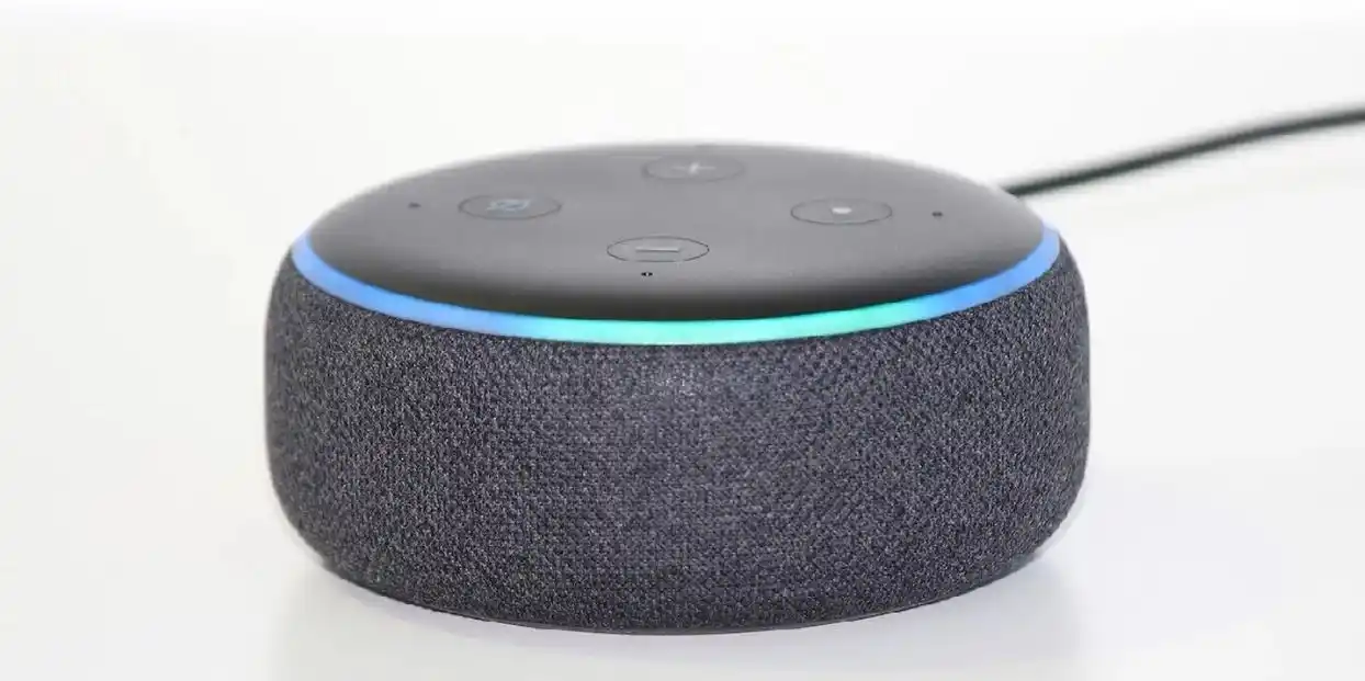 Le hizo una pregunta a una asistente virtual y recibió una escalofriante respuesta