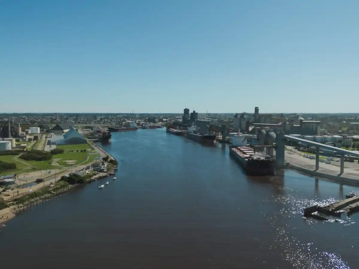 Puerto Quequén, margen Quequén