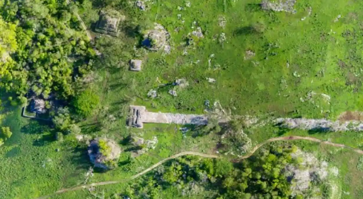 Descubren una impresionante “autopista” realizada por los mayas