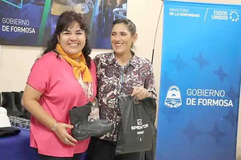 Entrega de indumentaria y equipos de trabajo al PPINA