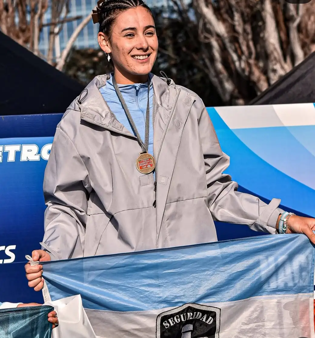 ABRIL OKON CAMPEONA  ATLETISMO